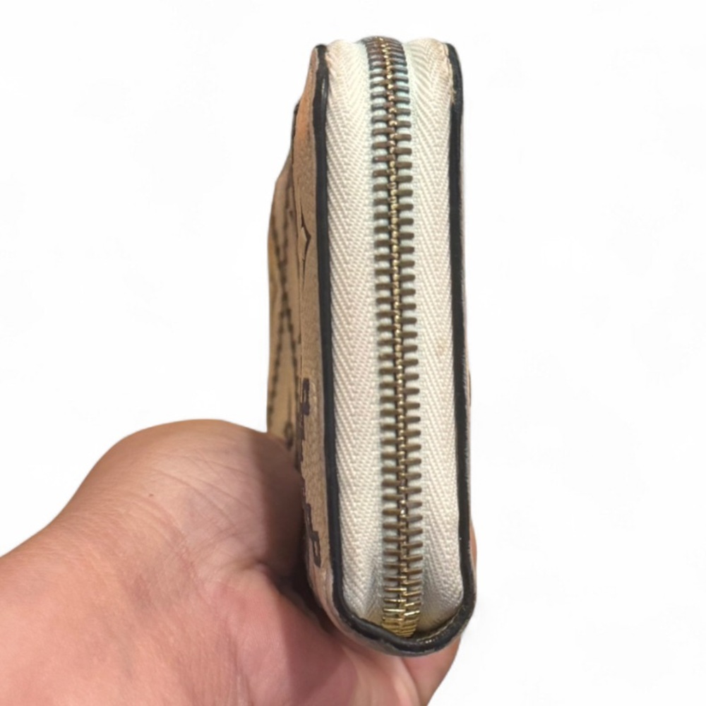 Louis Vuitton Beige Monogram Wallet - Picture 4 of 14